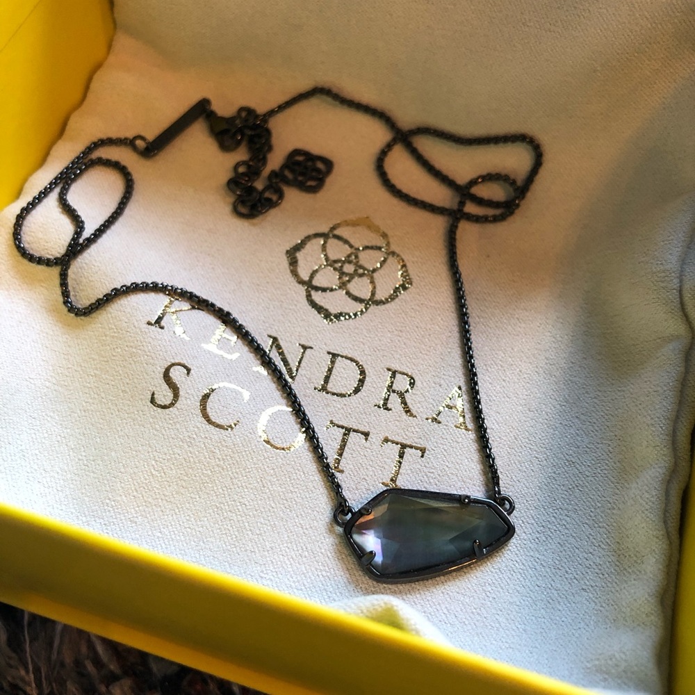 Kendra Scott necklace